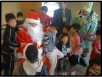 Kids and Santa at SFN Christmas Party