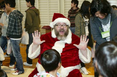 Santa visits orphanages in Japan